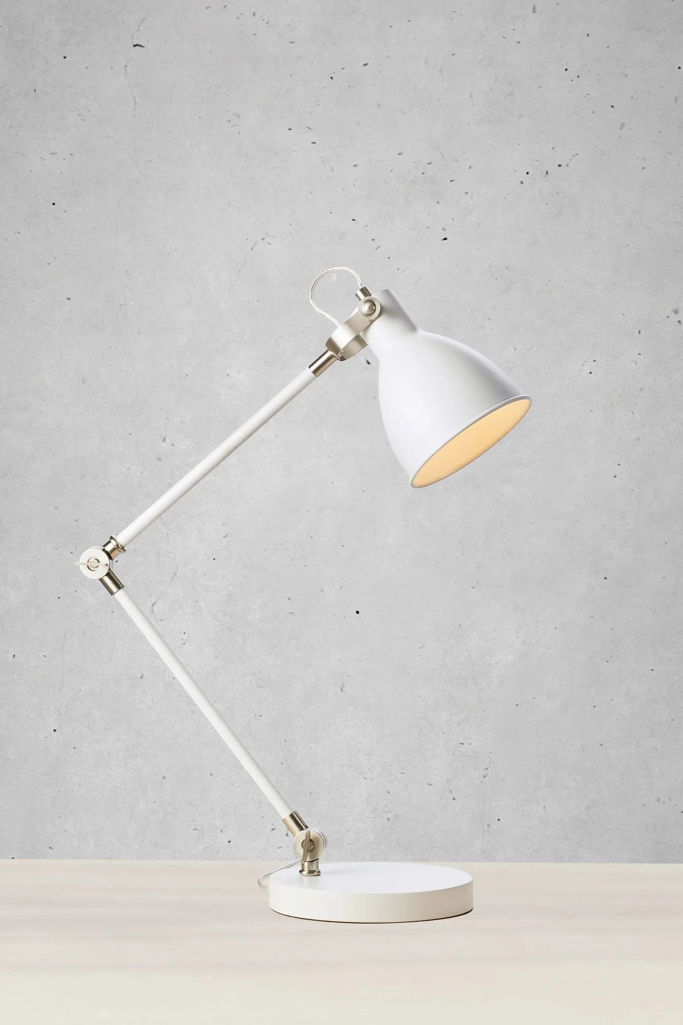 House vit bordslampa stilren belysning | House white table lamp | House weiß Tischlampe minimalistische Beleuchtung