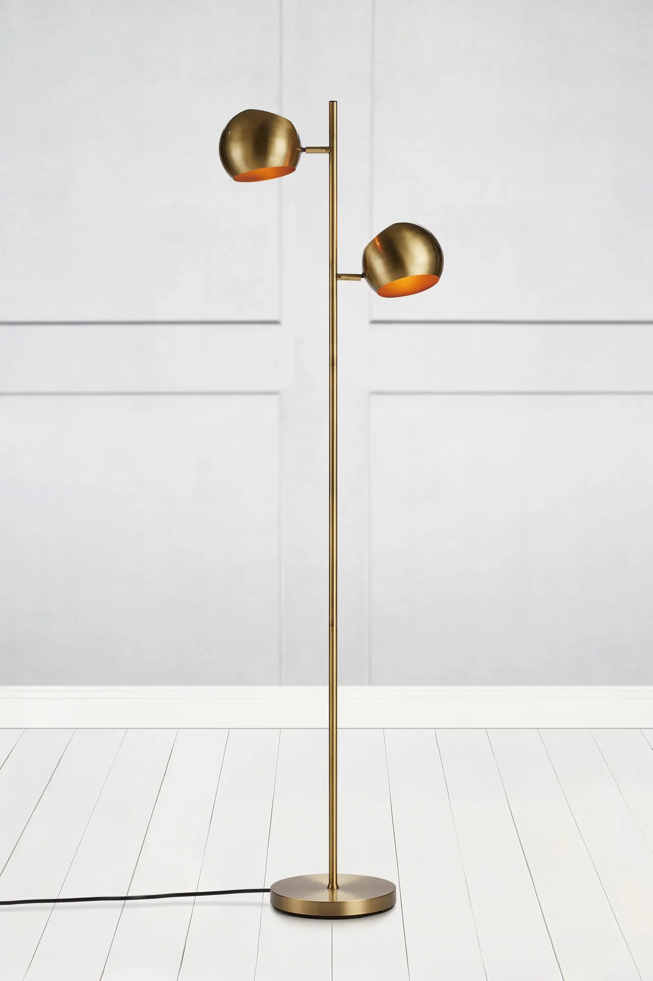 Edgar antik golvlampa stilren belysning | Edgar antique floor lamp | Edgar antik Stehlampe minimalistische Beleuchtung