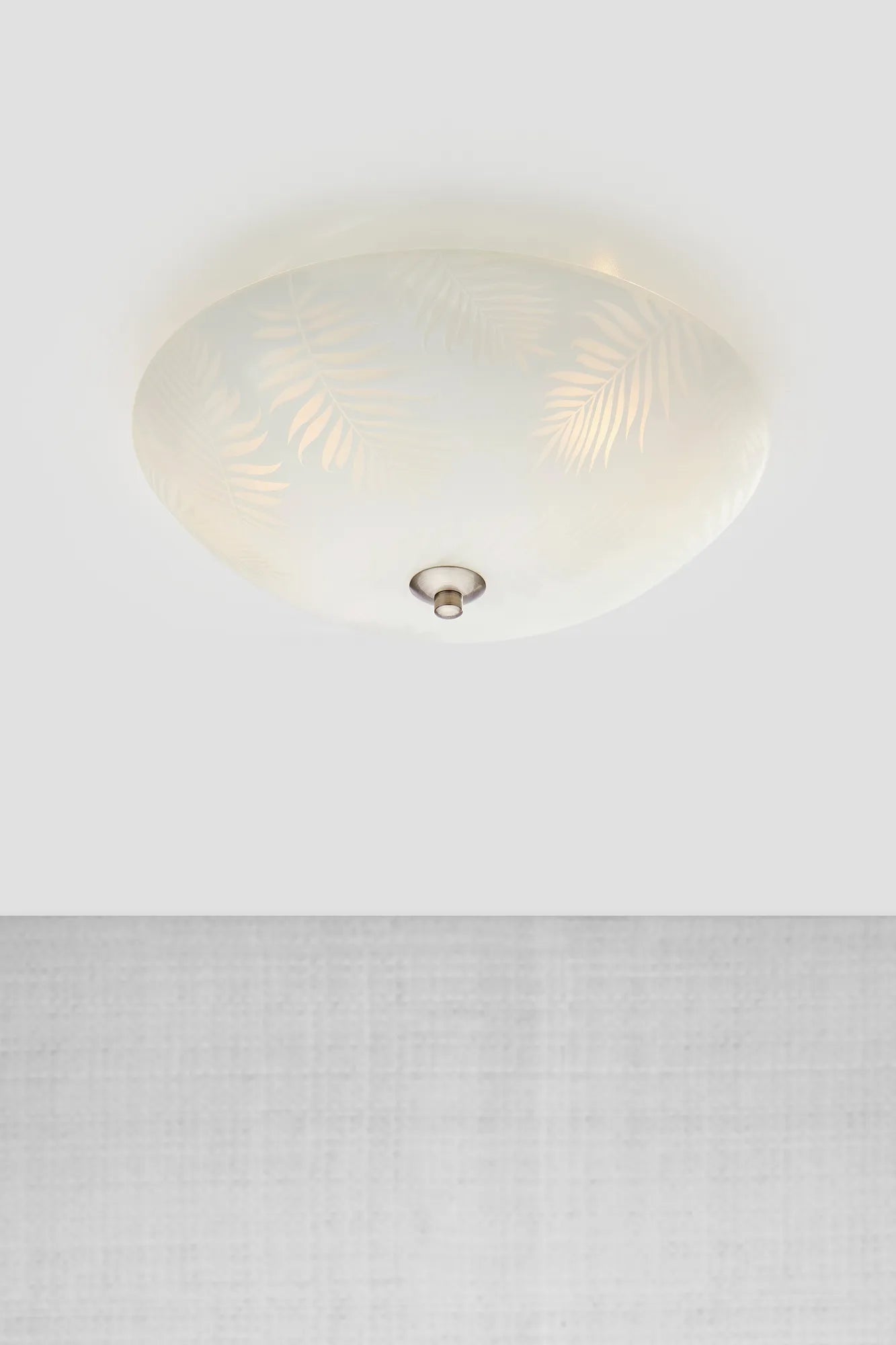 Blad vit plafond 43 cm stilren belysning | Blad white flush mount | Blad weiß Deckenleuchte minimalistische Beleuchtung