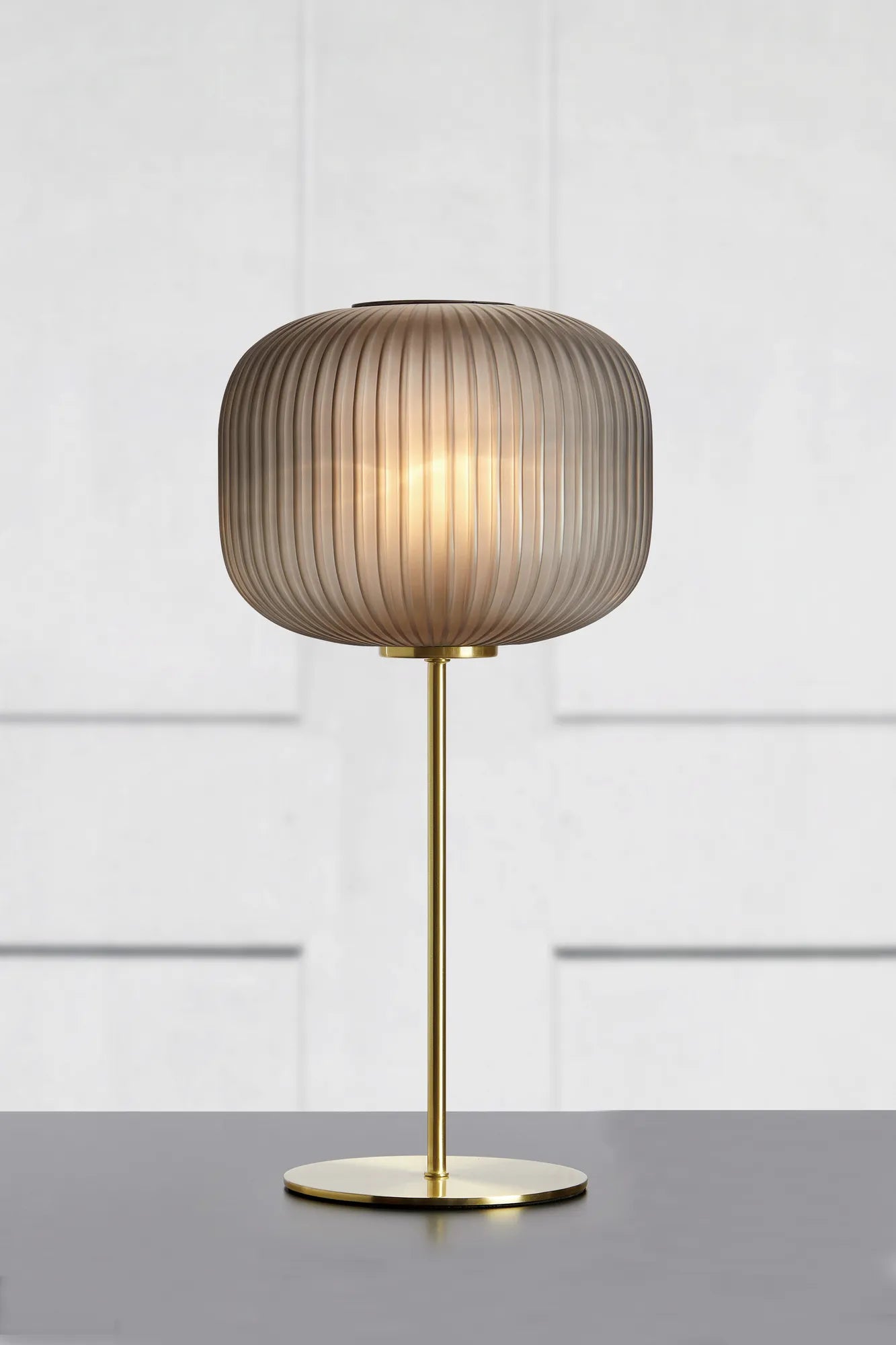 Sober mässing bordslampa stilren belysning | Sober brass table lamp | Sober Messing Tischlampe minimalistische Beleuchtung