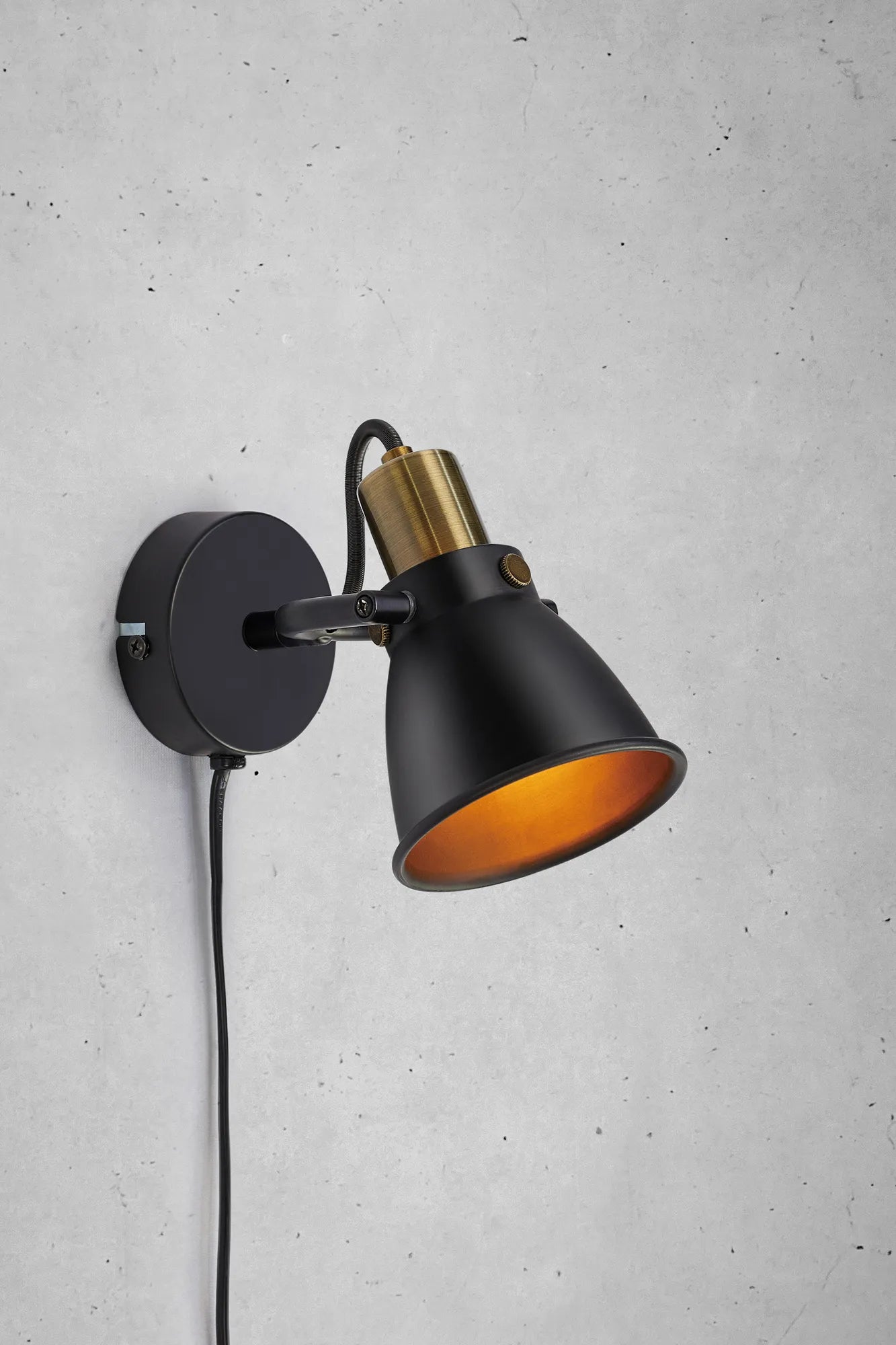 Alton svart vägglampa stilren belysning | Alton black wall lamp | Alton schwarz Wandleuchte minimalistische Beleuchtung