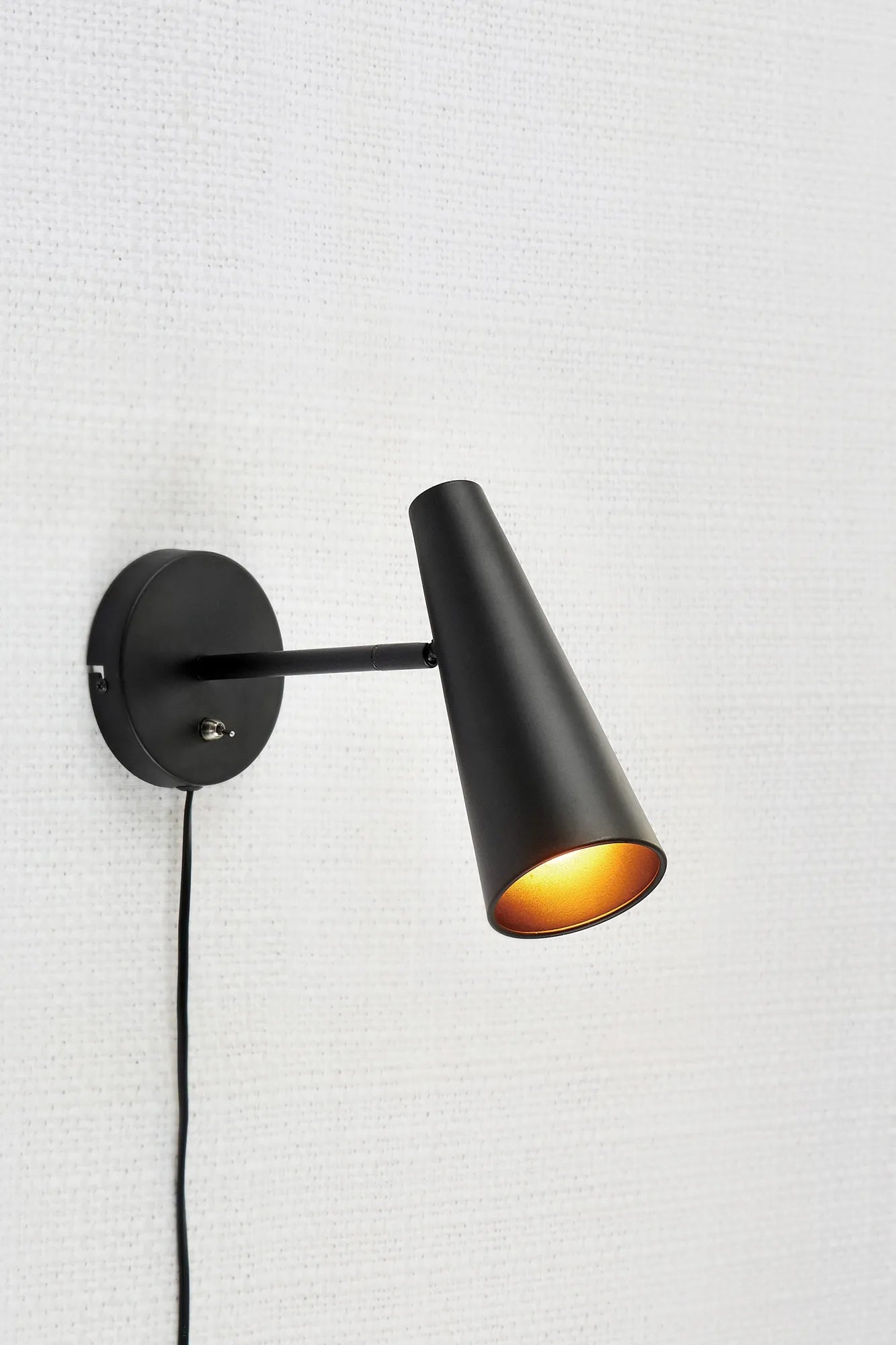 Peak svart vägglampa stilren belysning skandinavisk design | Peak black wall lamp Scandinavian design | Peak schwarz