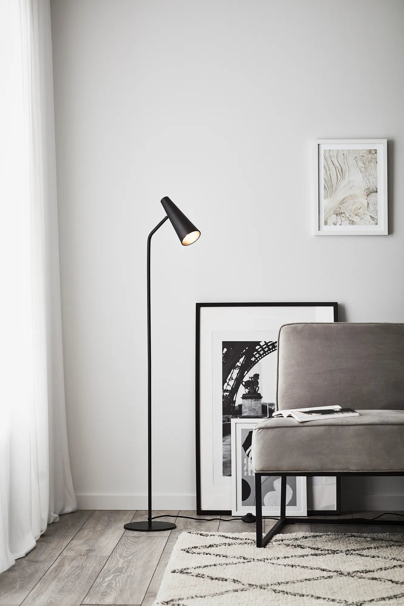 Peak svart golvlampa belysning | Peak black floor lamp | Peak schwarz Stehlampe