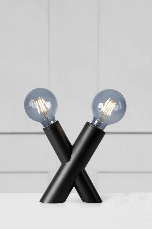 Simul svart bordslampa stilren belysning | Simul black table lamp | Simul schwarz Tischlampe minimalistische Beleuchtung