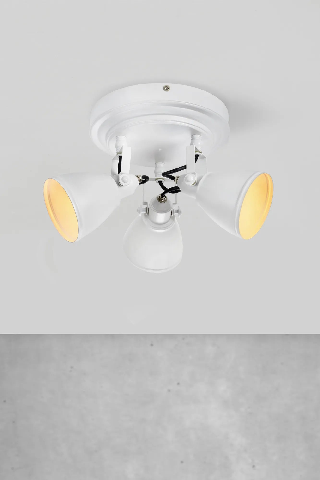 Fjällbacka vit taklampa stilren belysning | Fjällbacka white | Fjällbacka weiß Pendelleuchte minimalistische Beleuchtung