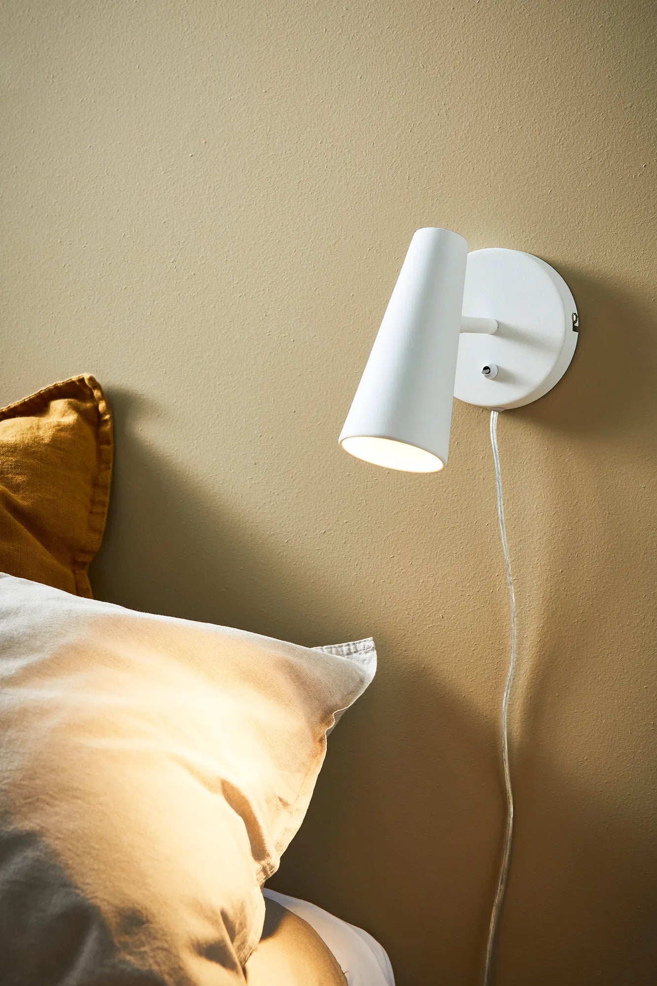 Crest vit vägglampa belysning | Crest white wall lamp | Crest weiß Wandleuchte