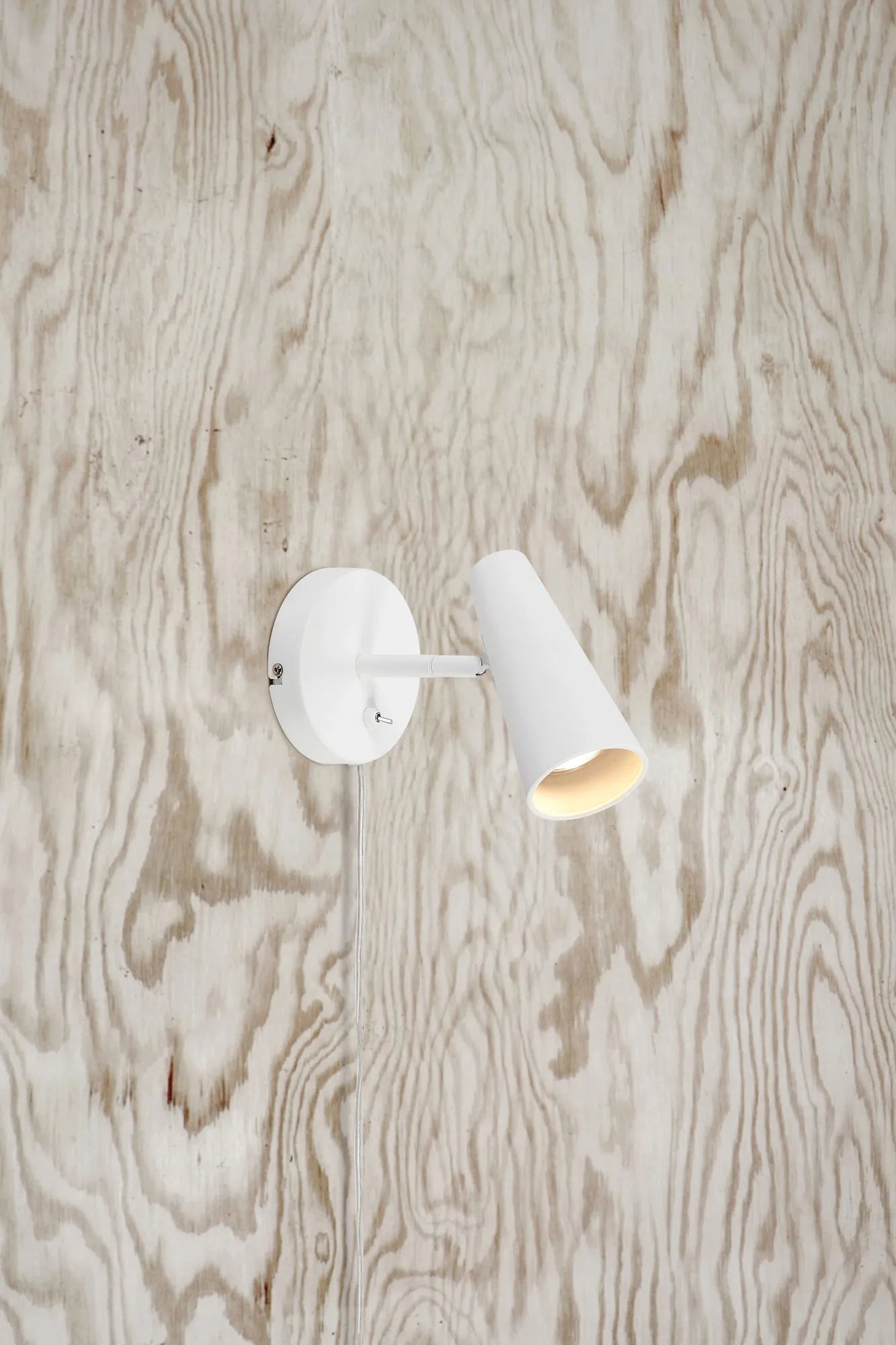 Crest vit vägglampa stilren belysning | Crest white wall lamp minimalist | Crest weiß Wandleuchte minimalistische Beleuchtung