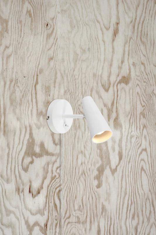 Crest vit vägglampa stilren belysning | Crest white wall lamp minimalist | Crest weiß Wandleuchte minimalistische Beleuchtung