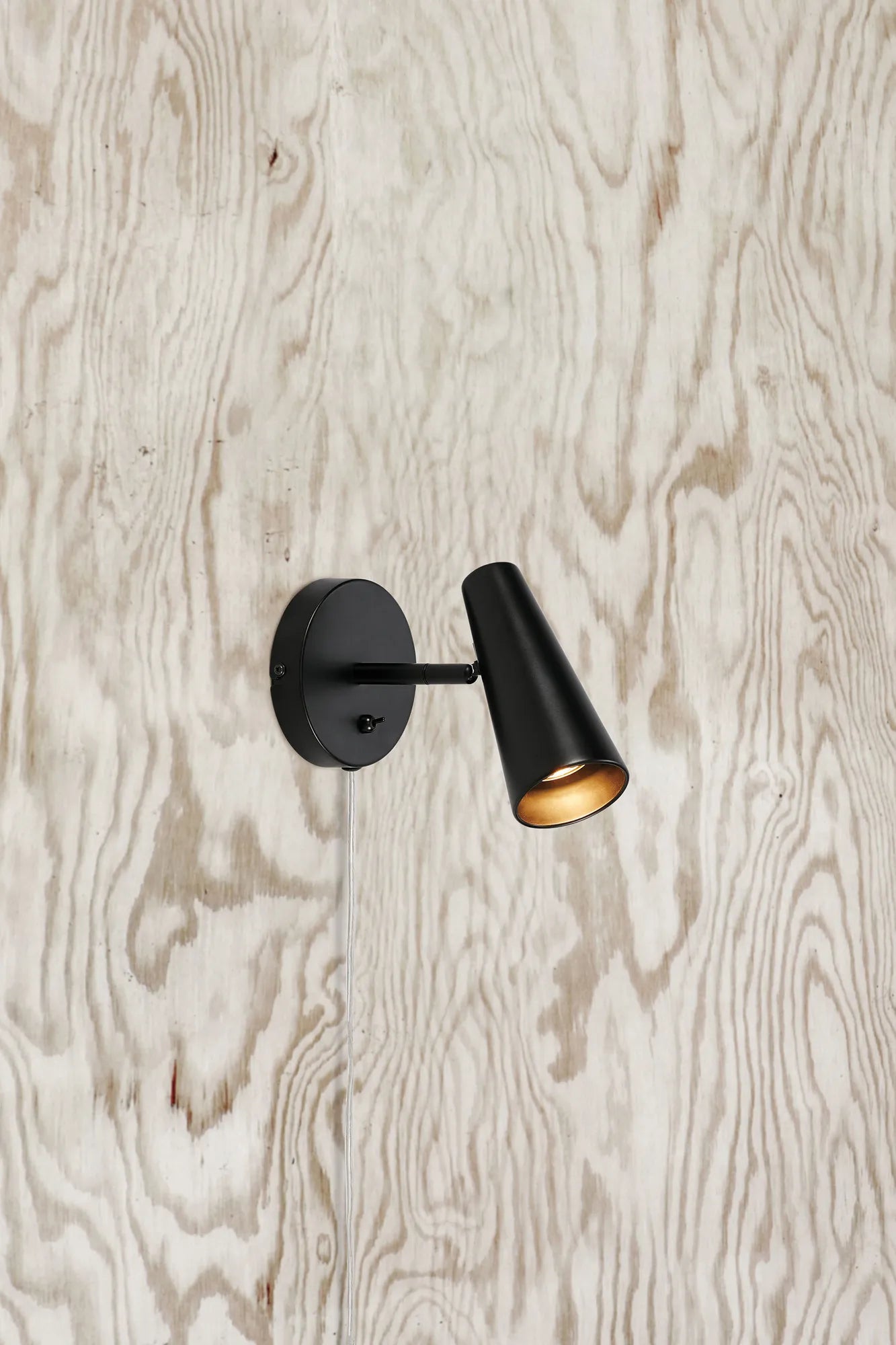 Crest svart vägglampa stilren belysning | Crest black wall lamp | Crest schwarz Wandleuchte minimalistische Beleuchtung