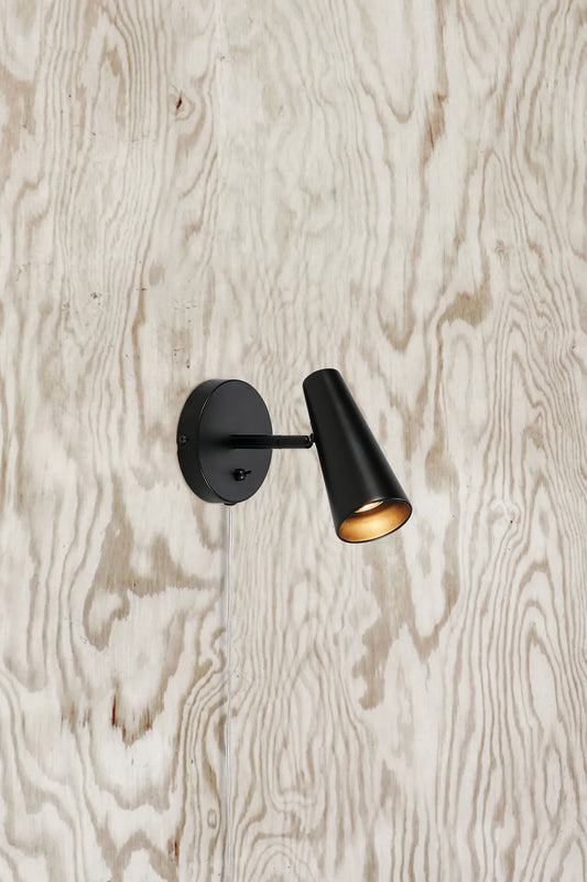 Crest svart vägglampa stilren belysning | Crest black wall lamp | Crest schwarz Wandleuchte minimalistische Beleuchtung