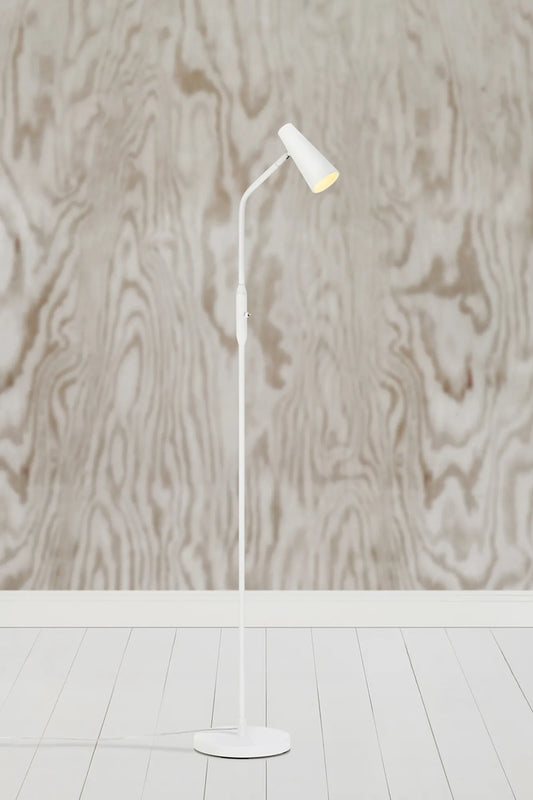 Crest vit golvlampa stilren belysning | Crest white floor lamp minimalist | Crest weiß Stehlampe minimalistische Beleuchtung