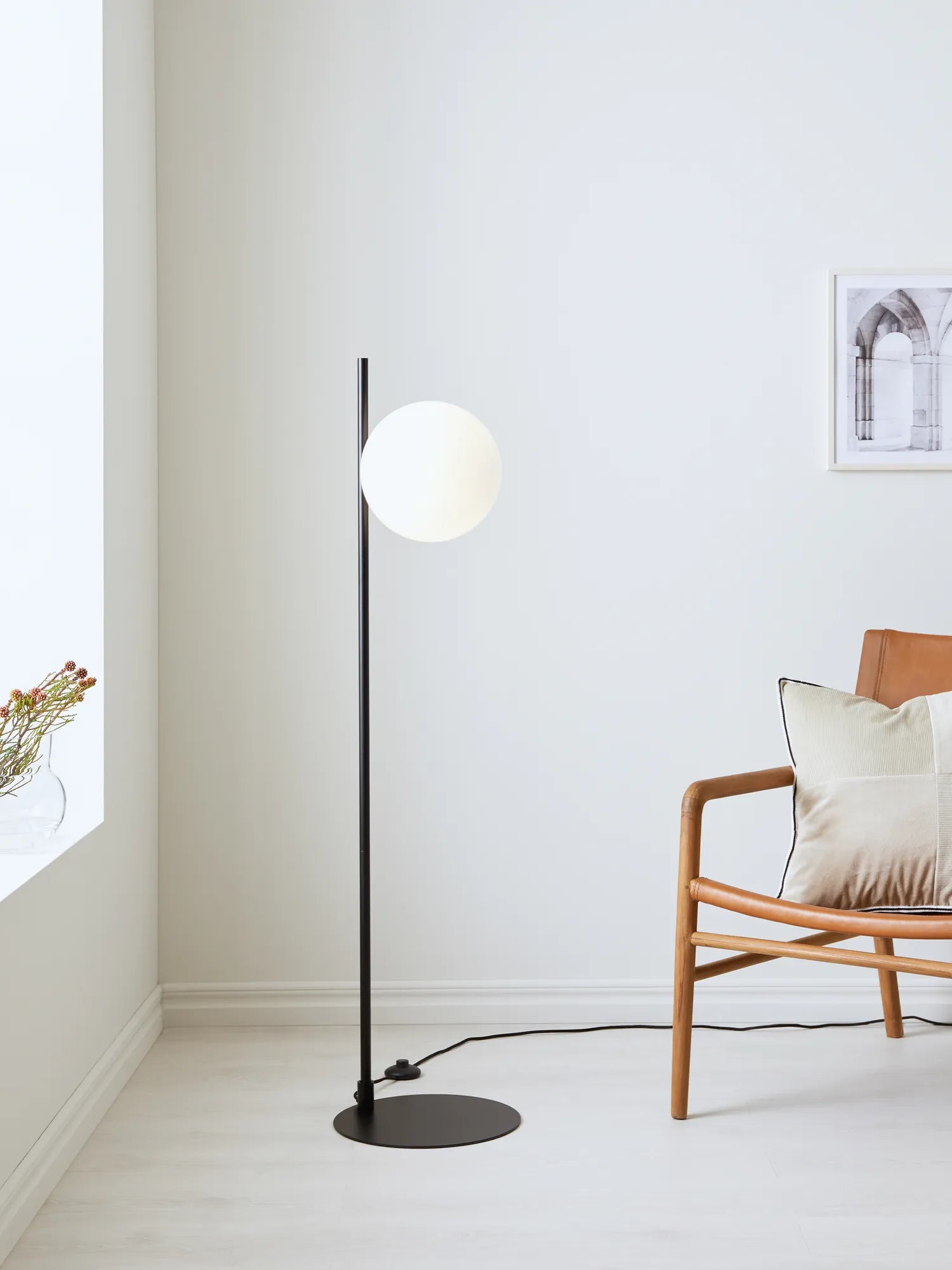 Dione svart golvlampa belysning | Dione black floor lamp | Dione schwarz Stehlampe