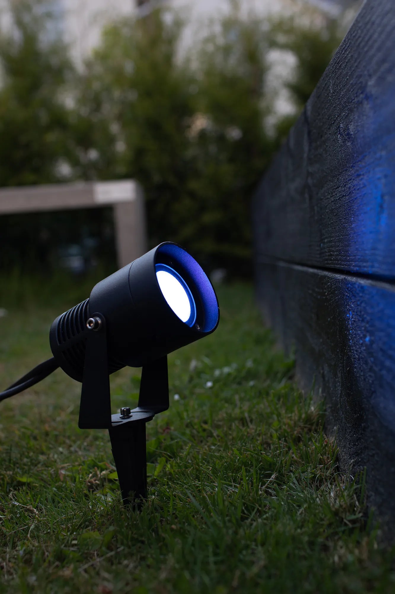 Garden 24 svart spotlight utomhusbelysning svensk design stilren belysning | Garden 24 black minimalist lighting | Garden 24