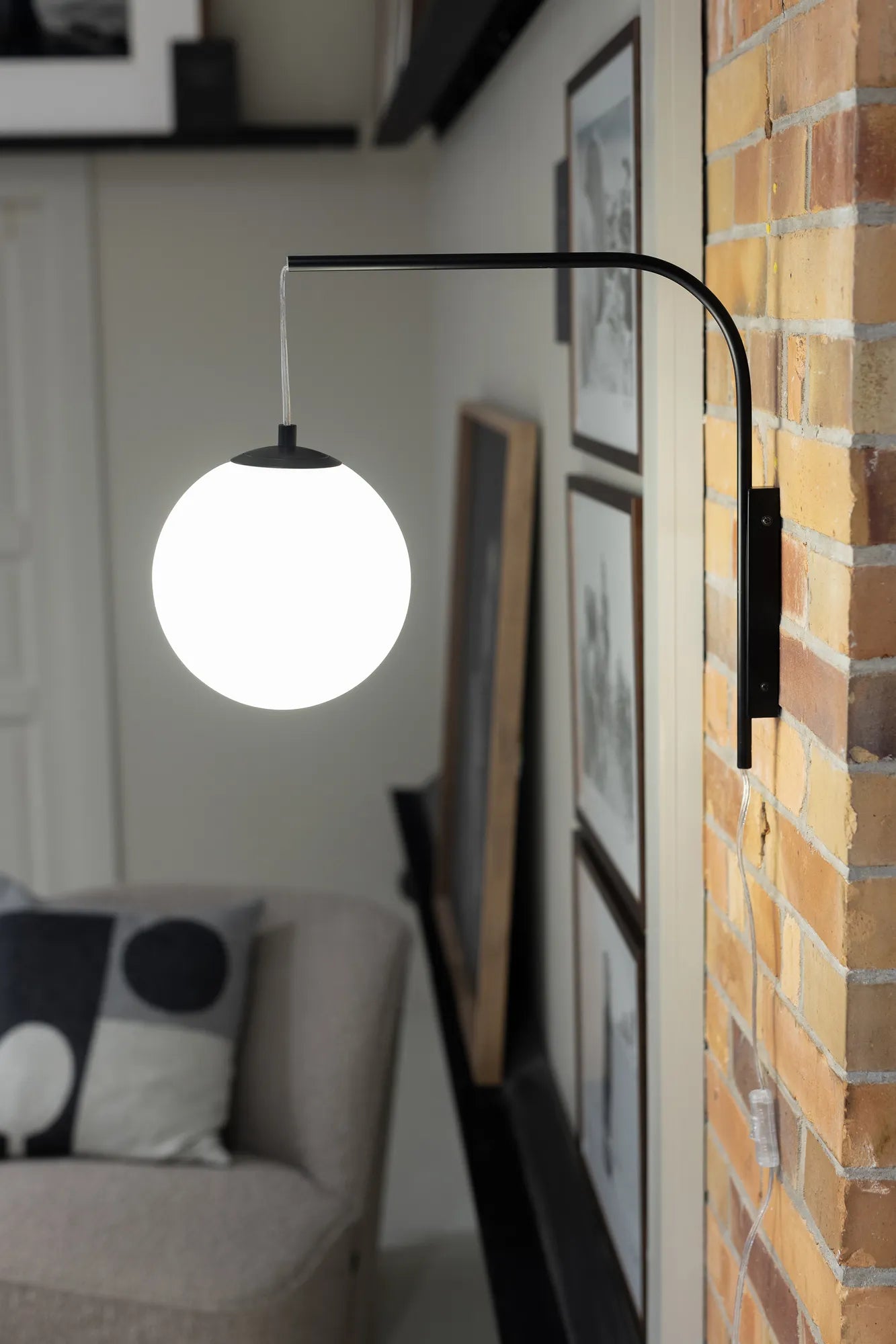 Dione svart vägglampa belysning | Dione black wall lamp | Dione schwarz Wandleuchte