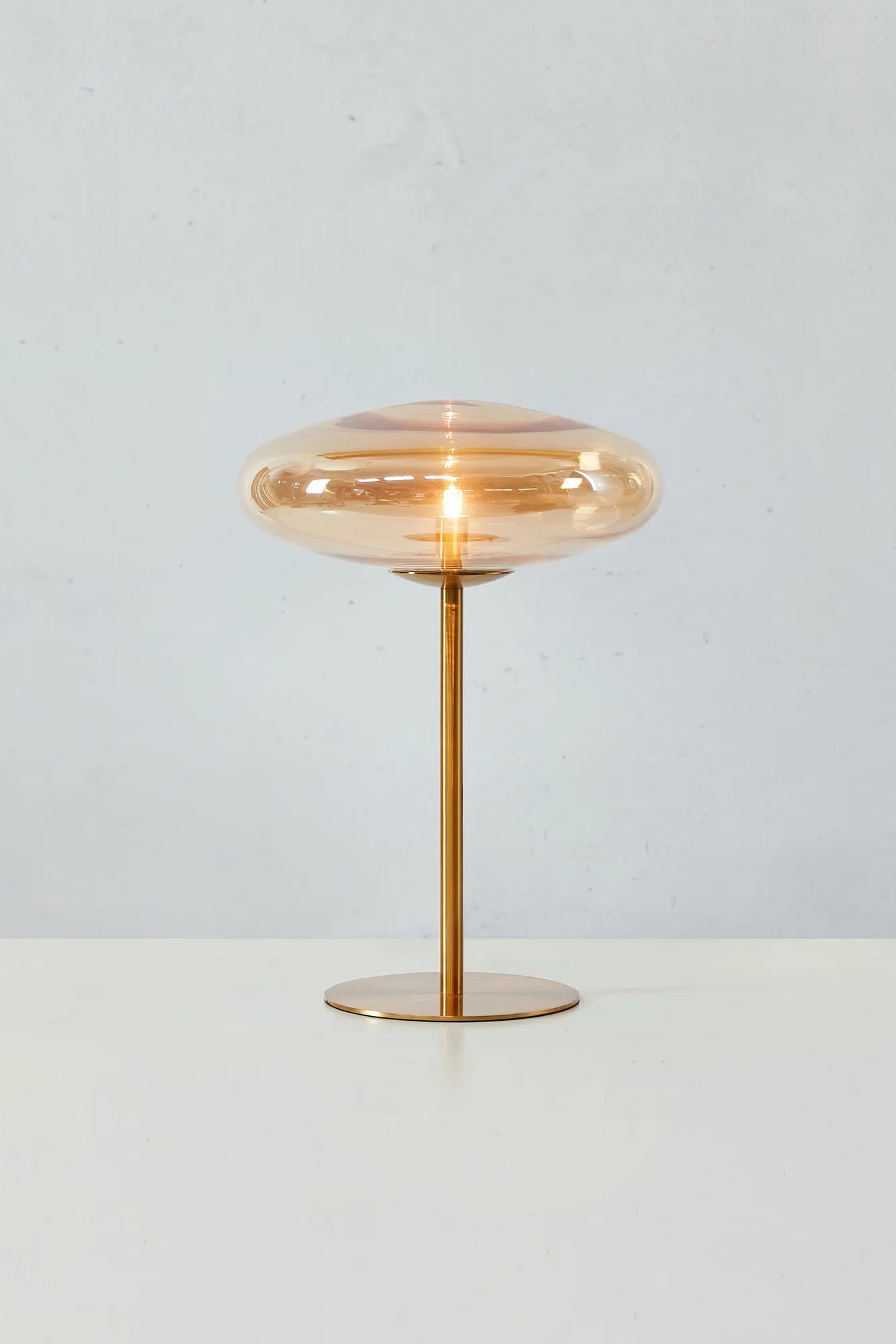 Locus bärnsten bordslampa stilren belysning | Locus amber table lamp | Locus Bernstein Tischlampe minimalistische Beleuchtung