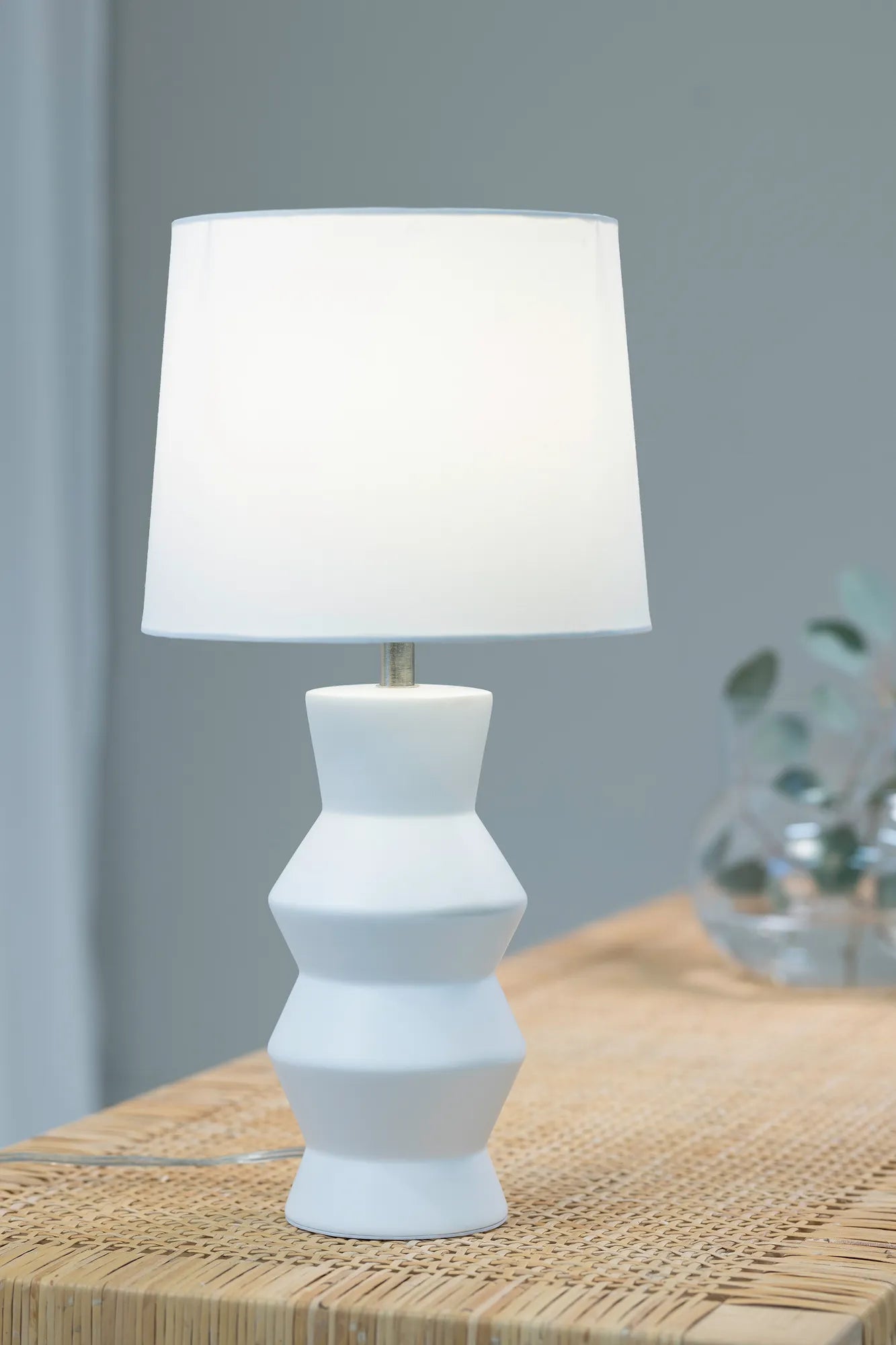Sienna vit bordslampa belysning | Sienna white table lamp | Sienna weiß Tischlampe