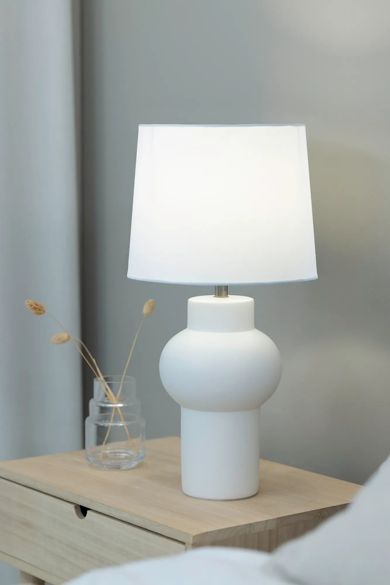 Shape vit bordslampa belysning | Shape white table lamp | Shape weiß Tischlampe