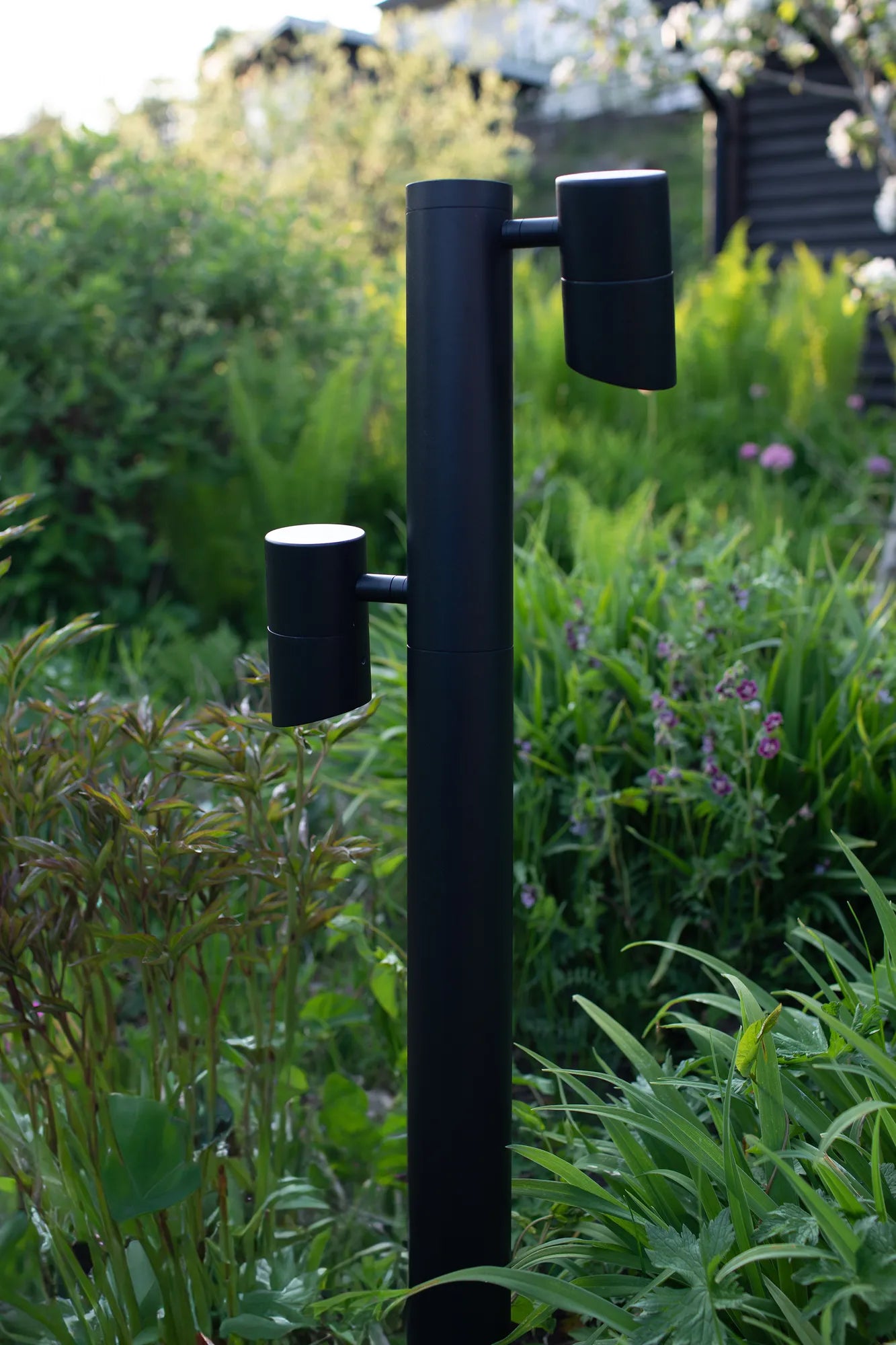 Garden 24 svart spotlight 80 cm utomhusbelysning skandinavisk design | Garden 24 black spotlight Scandinavian design | Garden