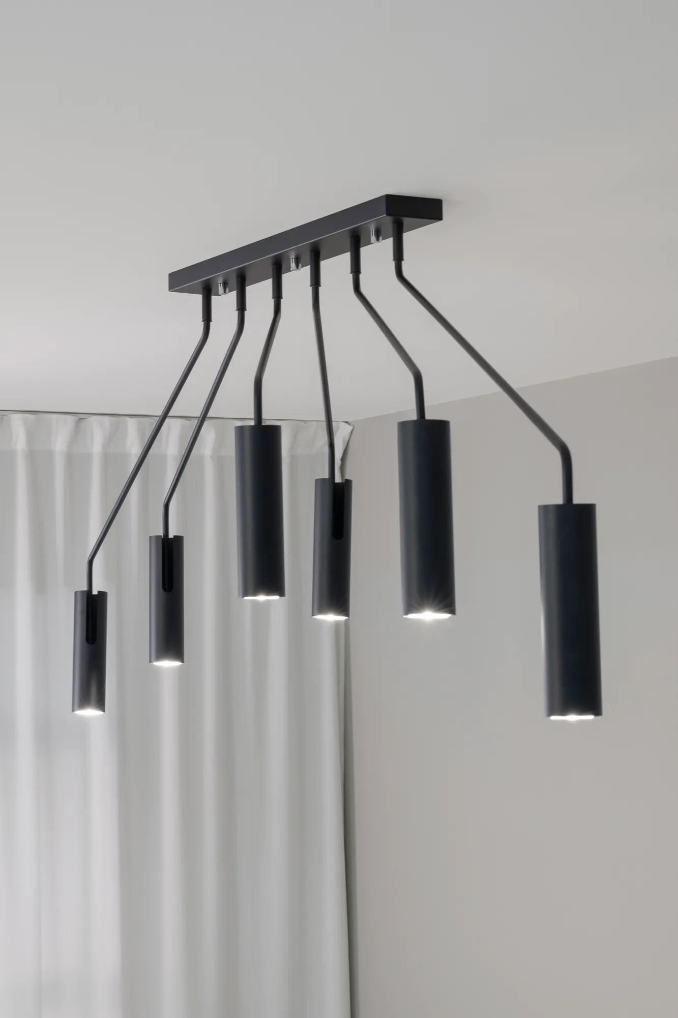 Ramus svart taklampa stilren belysning | Ramus black pendant lamp | Ramus schwarz Pendelleuchte minimalistische Beleuchtung