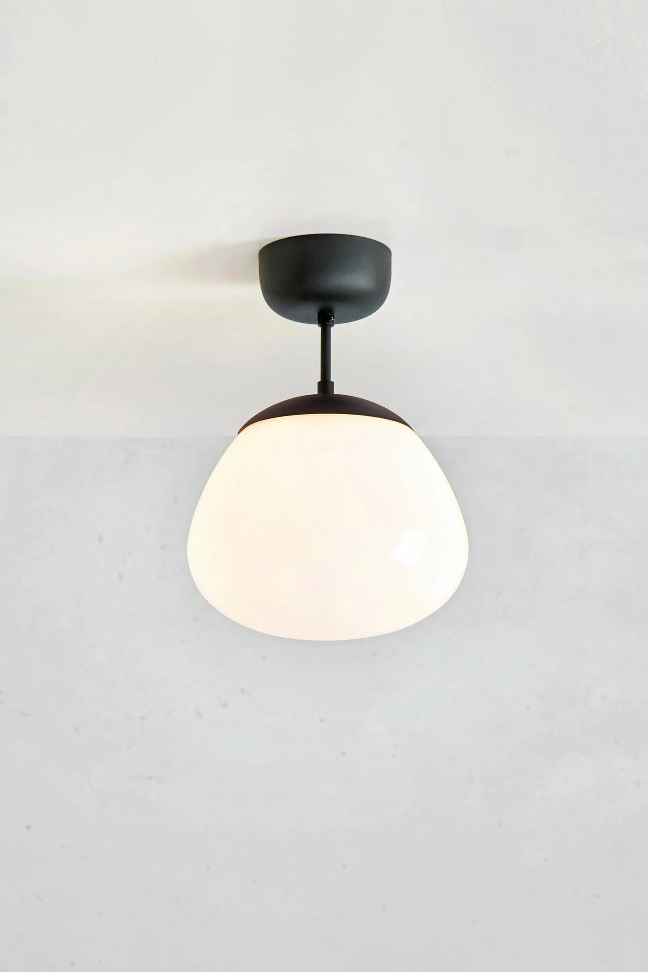Rise svart plafond stilren belysning | Rise black flush mount | Rise schwarz Deckenleuchte minimalistische Beleuchtung