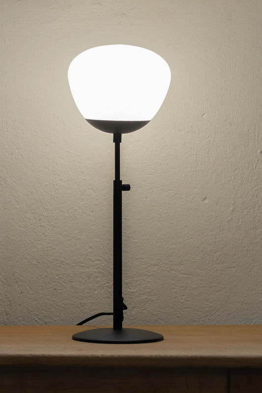 Rise svart bordslampa stilren belysning | Rise black table lamp | Rise schwarz Tischlampe minimalistische Beleuchtung