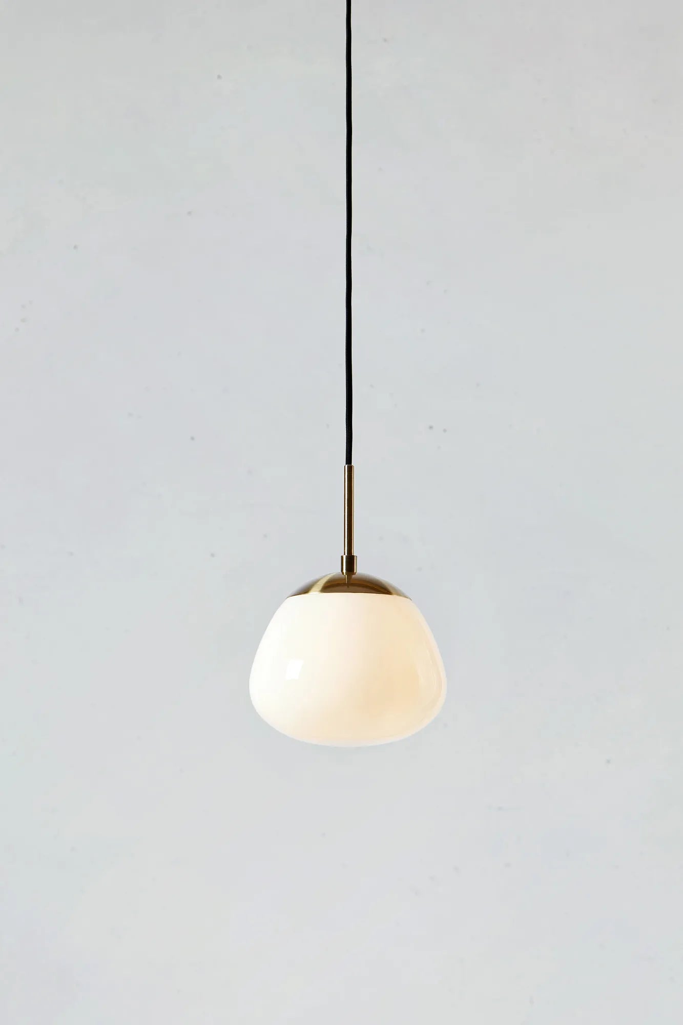 Rise mässing fönsterlampa stilren belysning | Rise brass window | Rise Messing Fensterleuchte minimalistische Beleuchtung