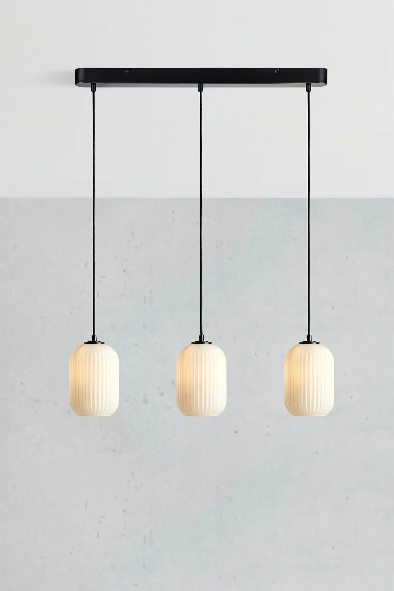 Cava svart taklampa stilren belysning | Cava black pendant lamp | Cava schwarz Pendelleuchte minimalistische Beleuchtung