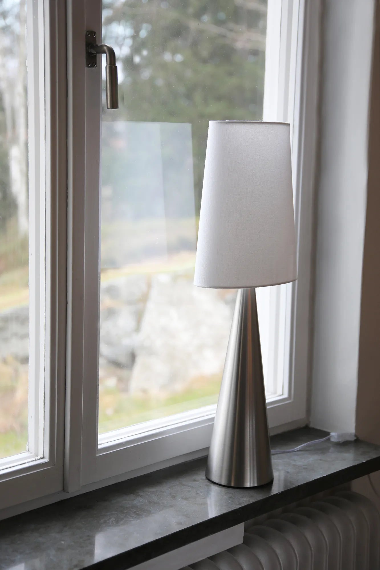 Conus nickel bordslampa belysning | Conus nickel table lamp | Conus Nickel Tischlampe