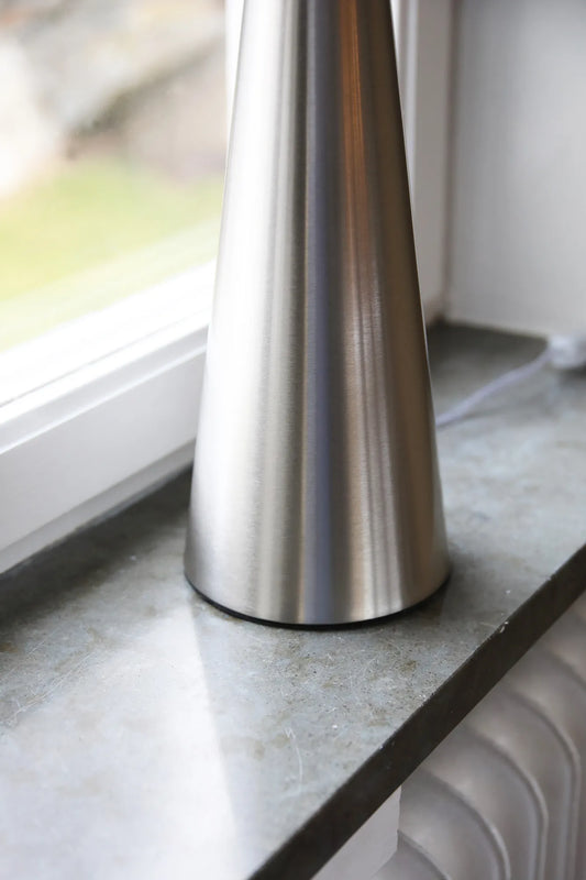 Conus nickel bordslampa skandinavisk design | Conus nickel table lamp | Conus Nickel Tischlampe skandinavisches Design