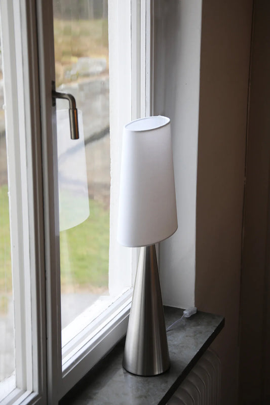 Conus nickel bordslampa stilren belysning | Conus nickel table lamp | Conus Nickel Tischlampe minimalistische Beleuchtung