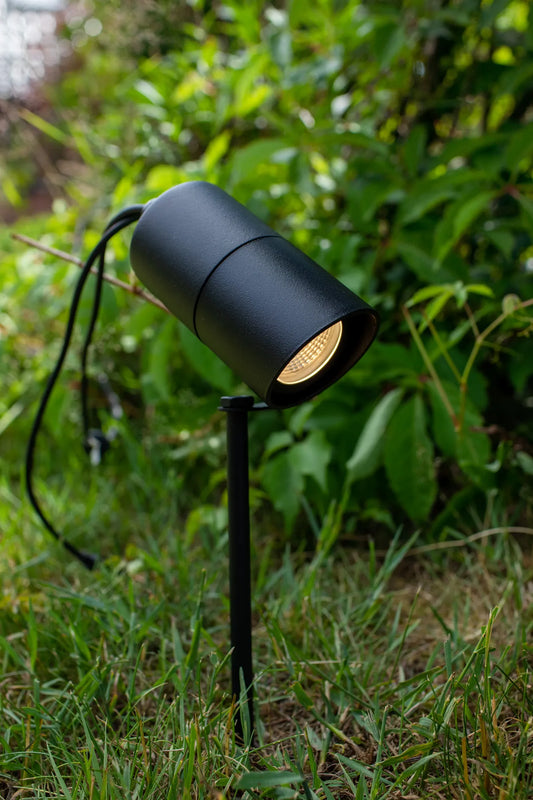 Unite 12 svart spotlight utomhusbelysning skandinavisk design stilren belysning | Unite 12 minimalist lighting | Unite 12