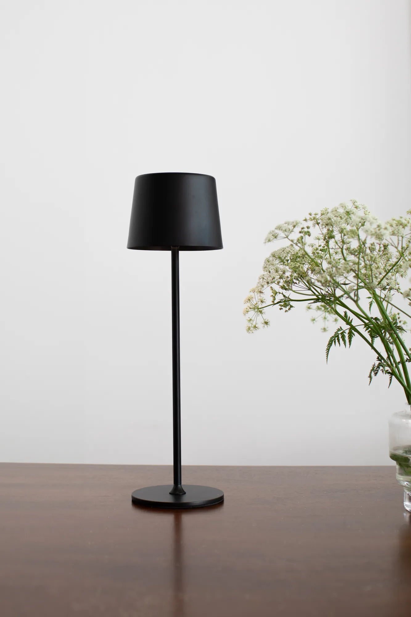 Fiore svart lampa skandinavisk design | Fiore black lamp Scandinavian design | Fiore schwarz Lampe skandinavisches Design