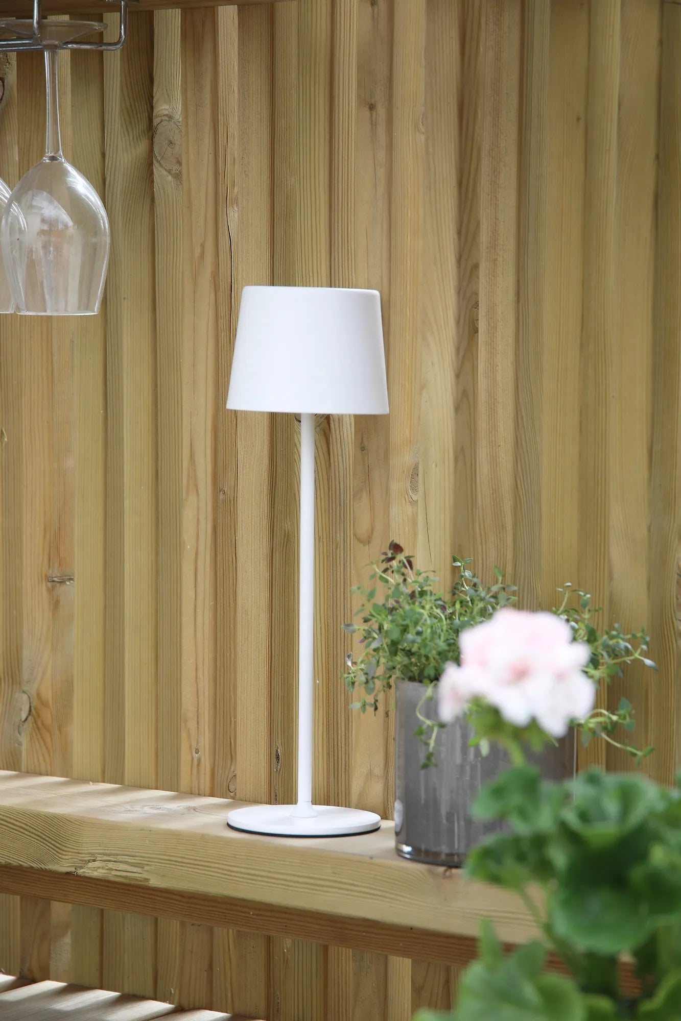 Fiore vit lampa stilren belysning | Fiore white lamp minimalist lighting | Fiore weiß Lampe minimalistische Beleuchtung