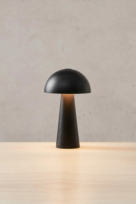 Fungi svart lampa stilren belysning svensk design | Fungi black lamp minimalist lighting Swedish design | Fungi schwarz Lampe
