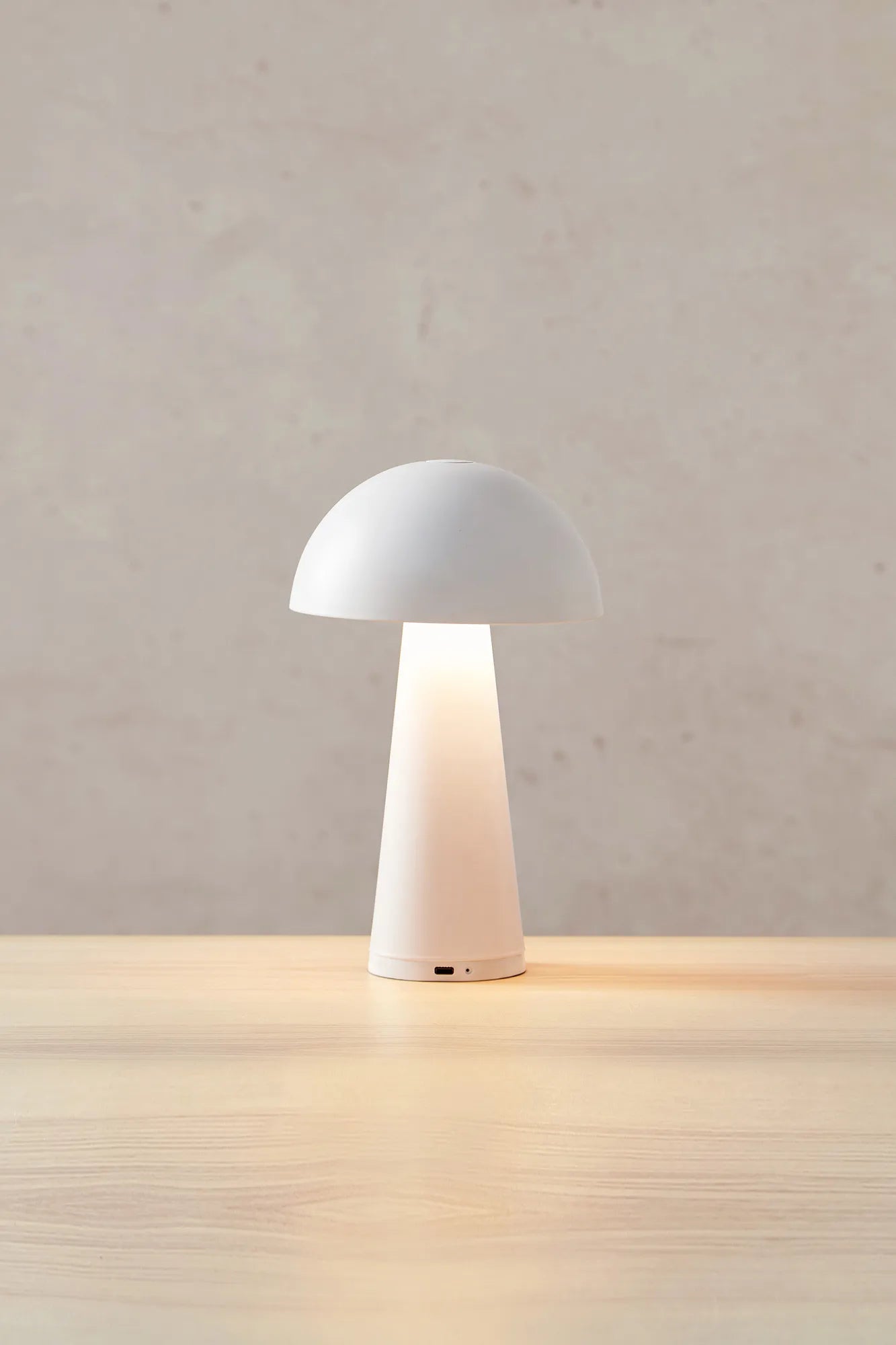 Fungi vit lampa stilren belysning skandinavisk design | Fungi white lamp minimalist lighting Scandinavian design | Fungi weiß