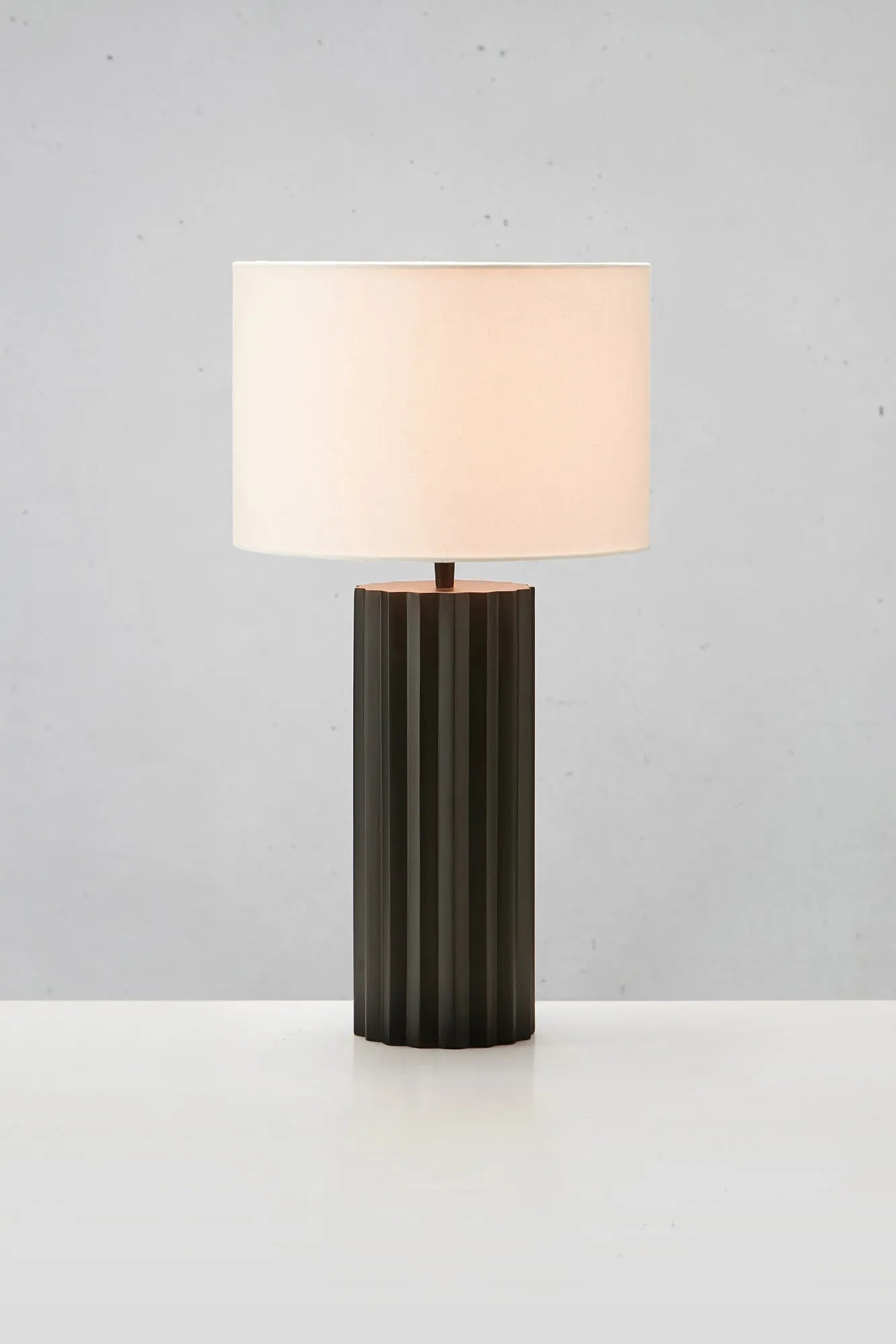 Hashira svart bordslampa stilren belysning | Hashira black table | Hashira schwarz Tischlampe minimalistische Beleuchtung