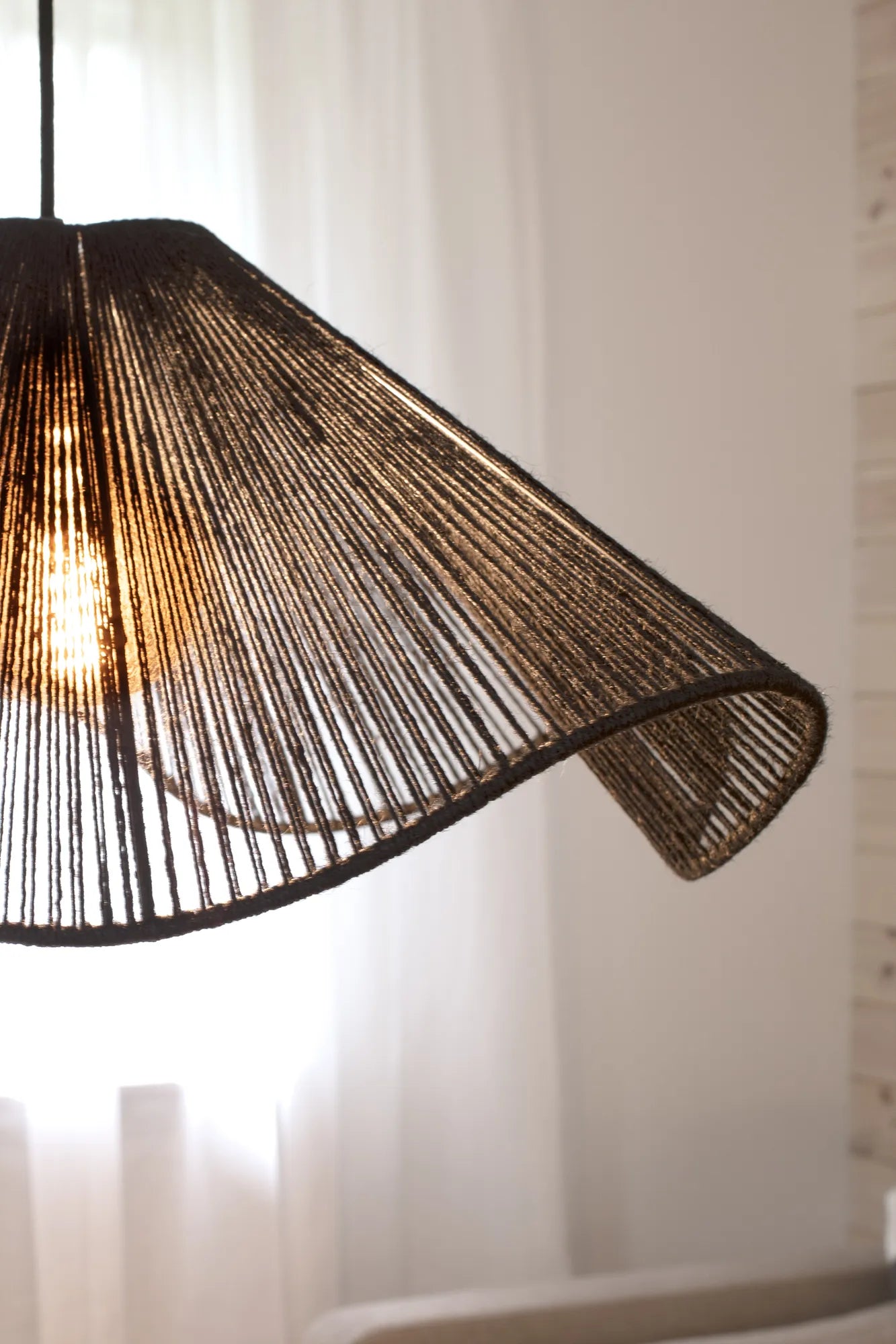 Nami svart taklampa skandinavisk design | Nami black pendant lamp | Nami schwarz Pendelleuchte skandinavisches Design