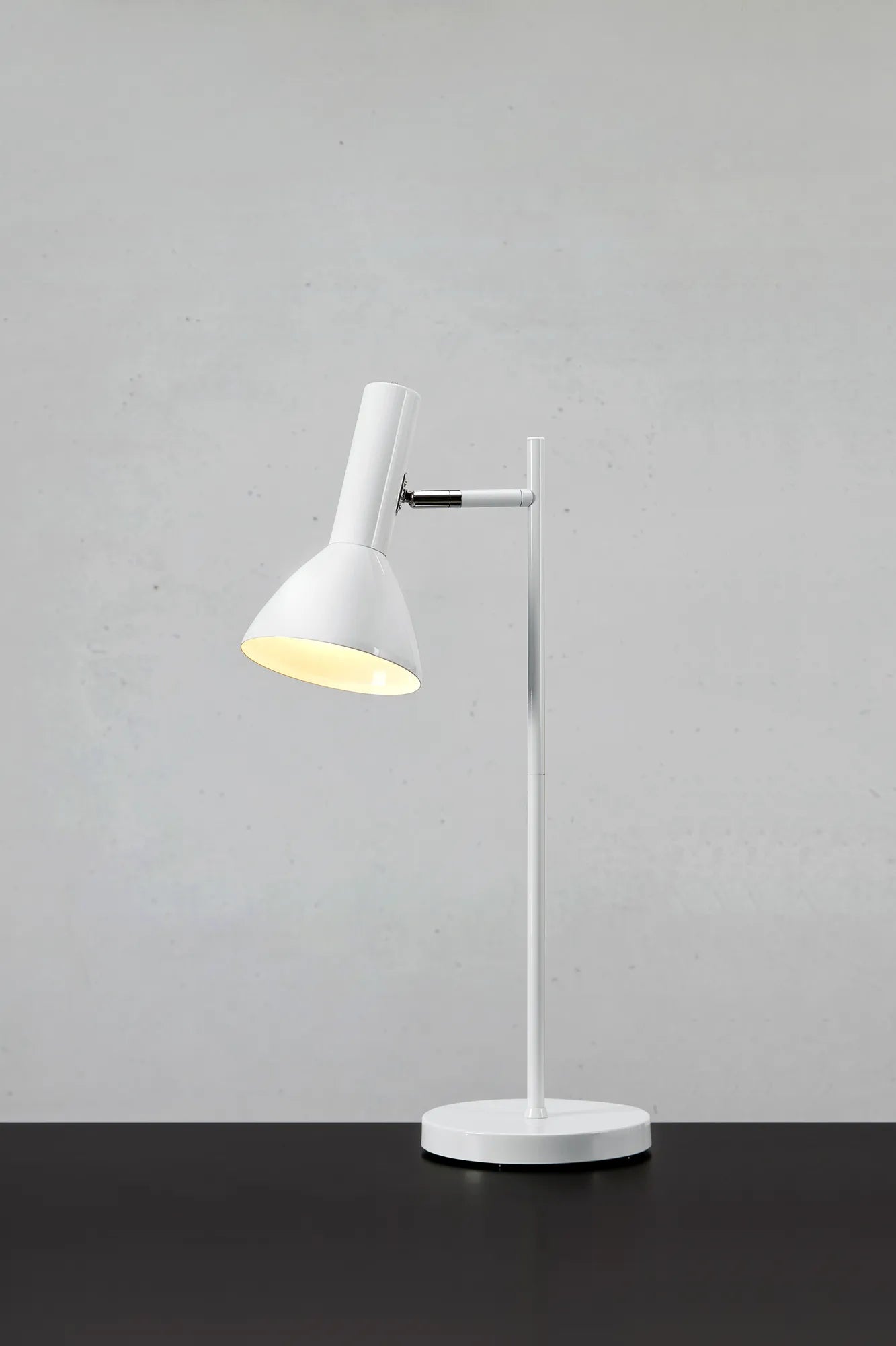 Metro vit bordslampa stilren belysning | Metro white table lamp | Metro weiß Tischlampe minimalistische Beleuchtung