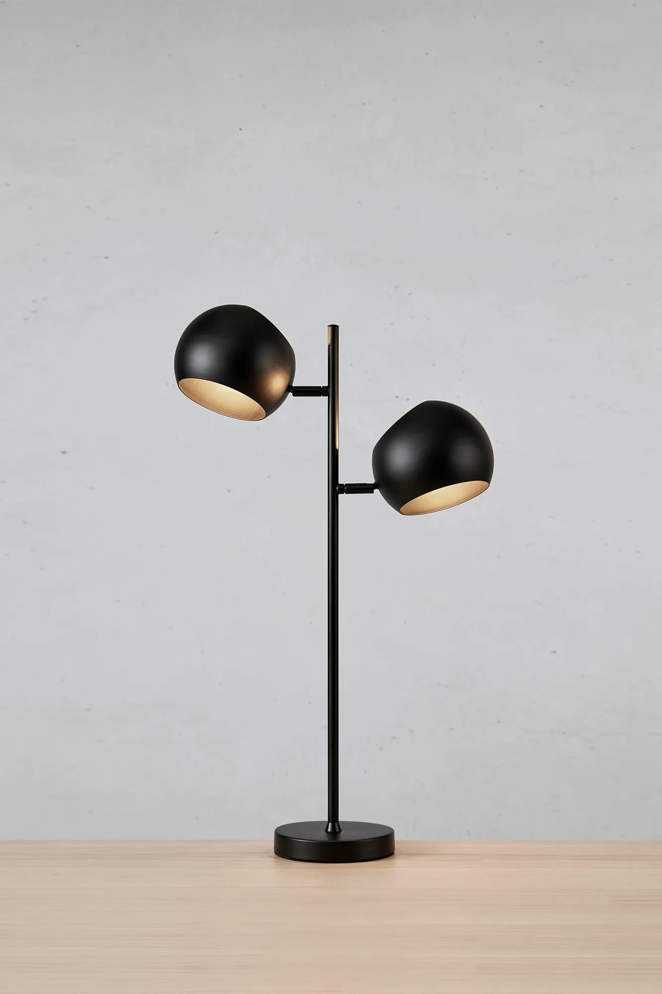 Edgar svart bordslampa stilren belysning | Edgar black table lamp | Edgar schwarz Tischlampe minimalistische Beleuchtung