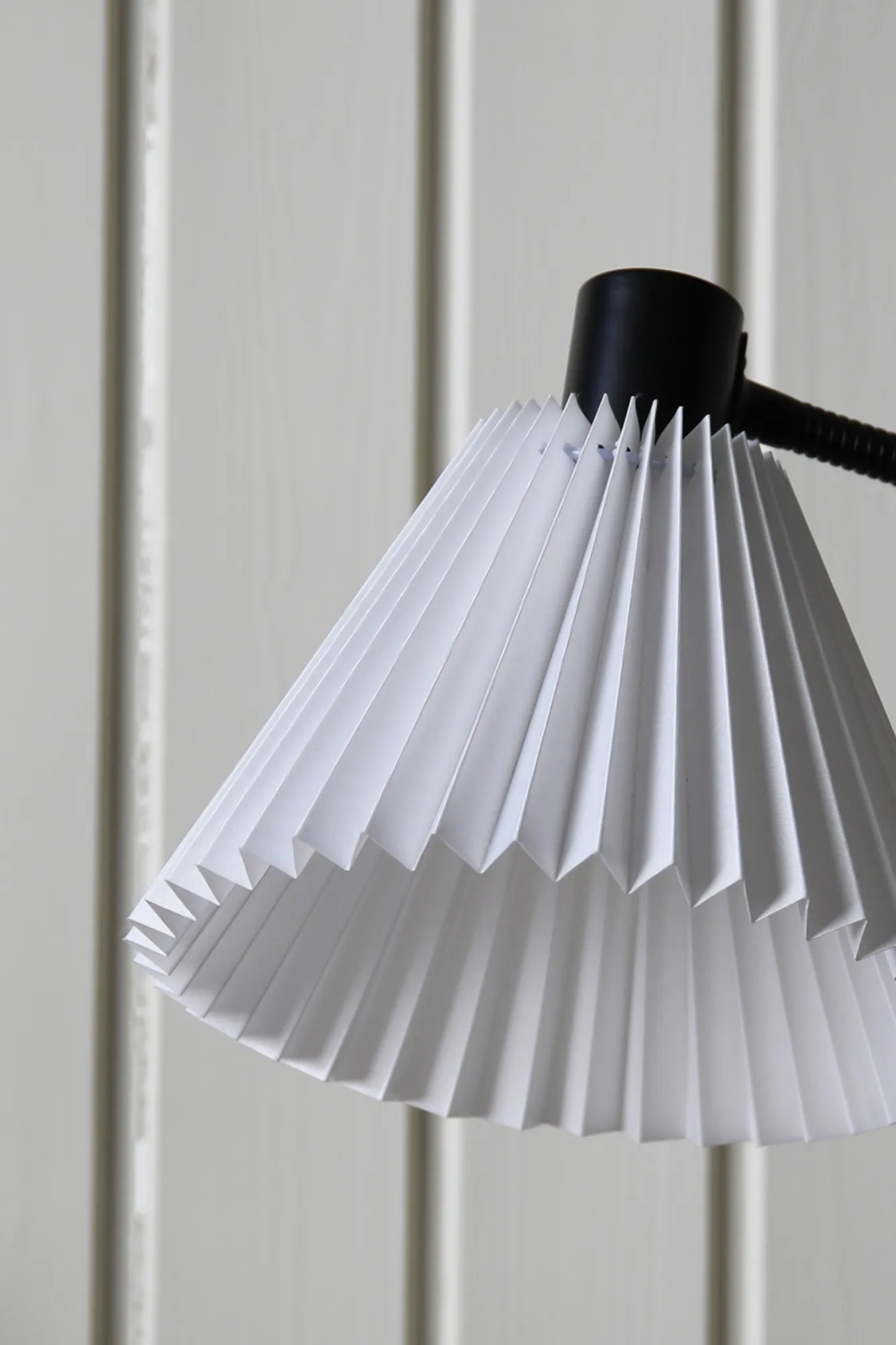 Mira vit bordslampa stilren belysning skandinavisk design | Mira white table lamp minimalist Scandinavian design | Mira weiß