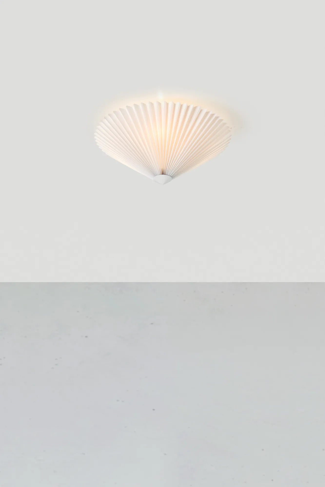 Plisado vit plafond 42 cm stilren belysning | Plisado white flush | Plisado weiß Deckenleuchte minimalistische Beleuchtung