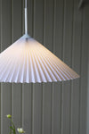 Plisado vit taklampa 50 cm skandinavisk design | Plisado white pendant | Plisado weiß Pendelleuchte skandinavisches Design
