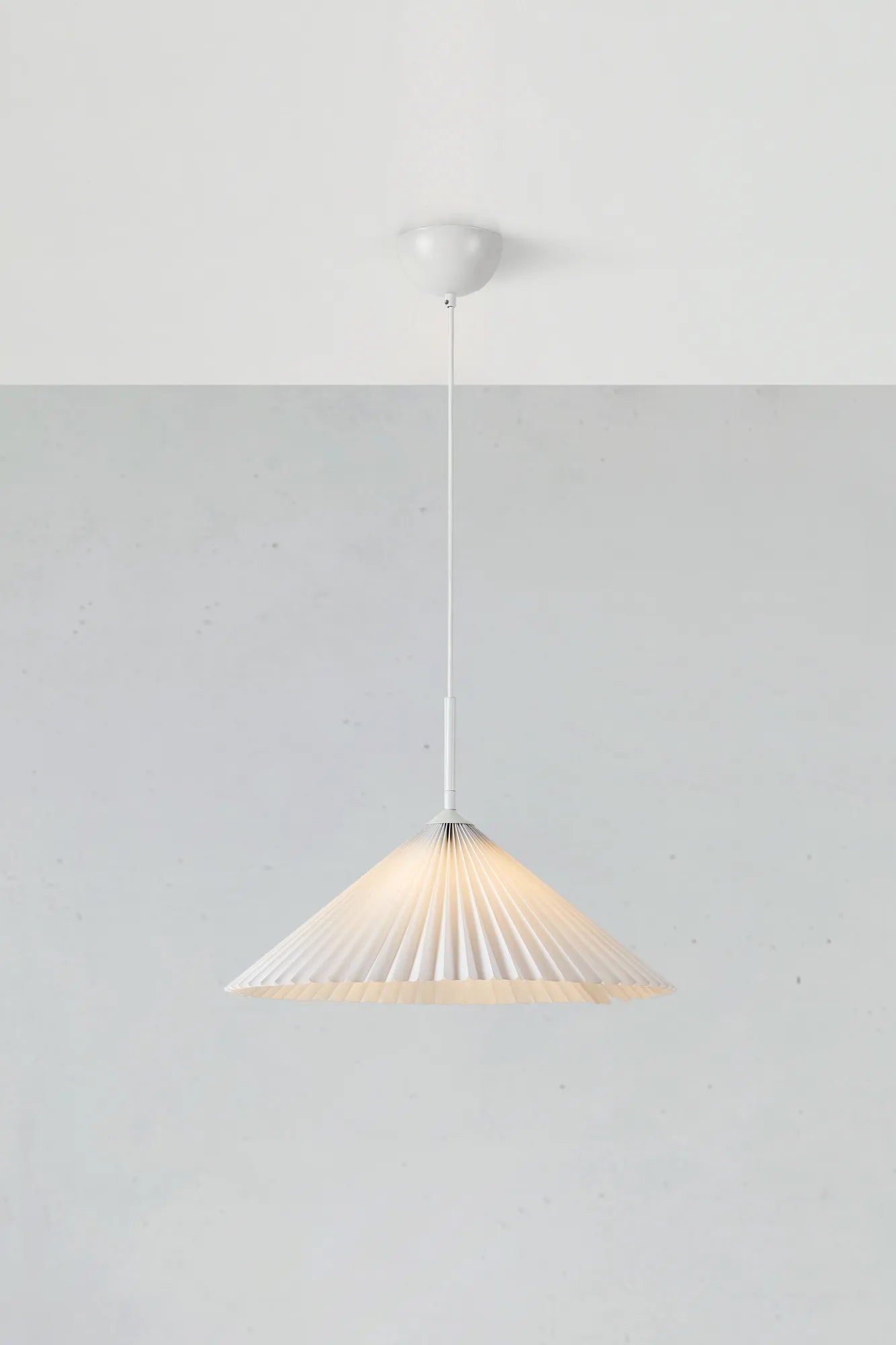Plisado vit taklampa 50 cm stilren belysning | Plisado white pendant | Plisado weiß Pendelleuchte minimalistische Beleuchtung