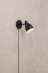 Story svart vägglampa stilren belysning | Story black wall lamp | Story schwarz Wandleuchte minimalistische Beleuchtung
