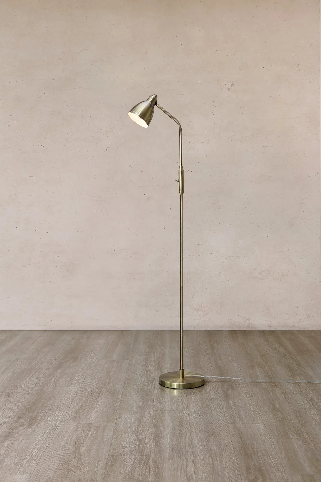 Story antik golvlampa stilren belysning | Story antique floor lamp | Story antik Stehlampe minimalistische Beleuchtung