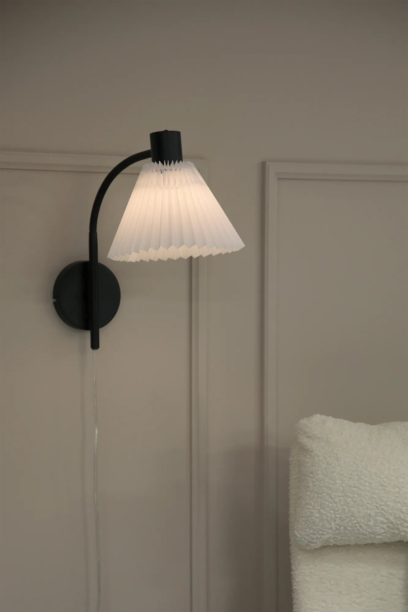 Mira vit vägglampa belysning | Mira white wall lamp | Mira weiß Wandleuchte