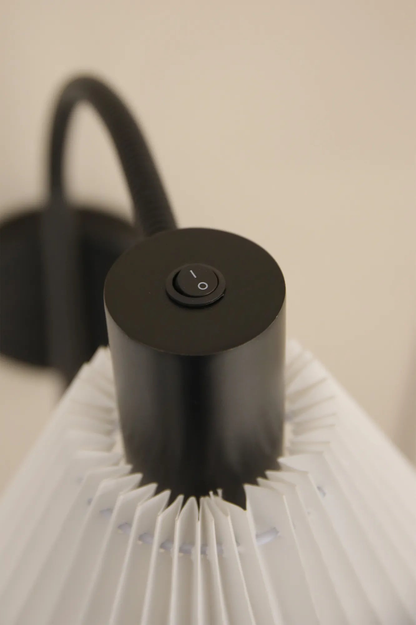 Mira vit vägglampa skandinavisk design | Mira white wall lamp Scandinavian | Mira weiß Wandleuchte skandinavisches Design