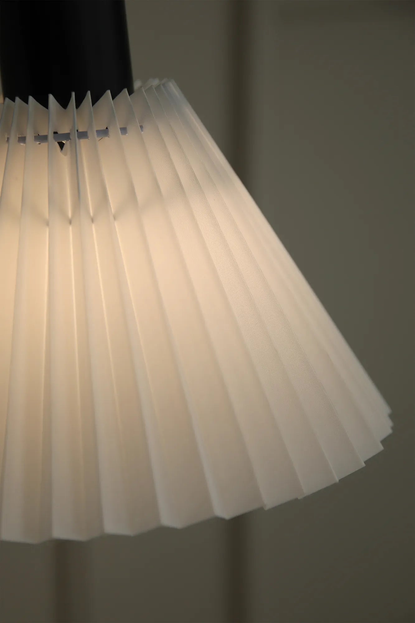 Mira vit vägglampa stilren belysning | Mira white wall lamp minimalist | Mira weiß Wandleuchte minimalistische Beleuchtung