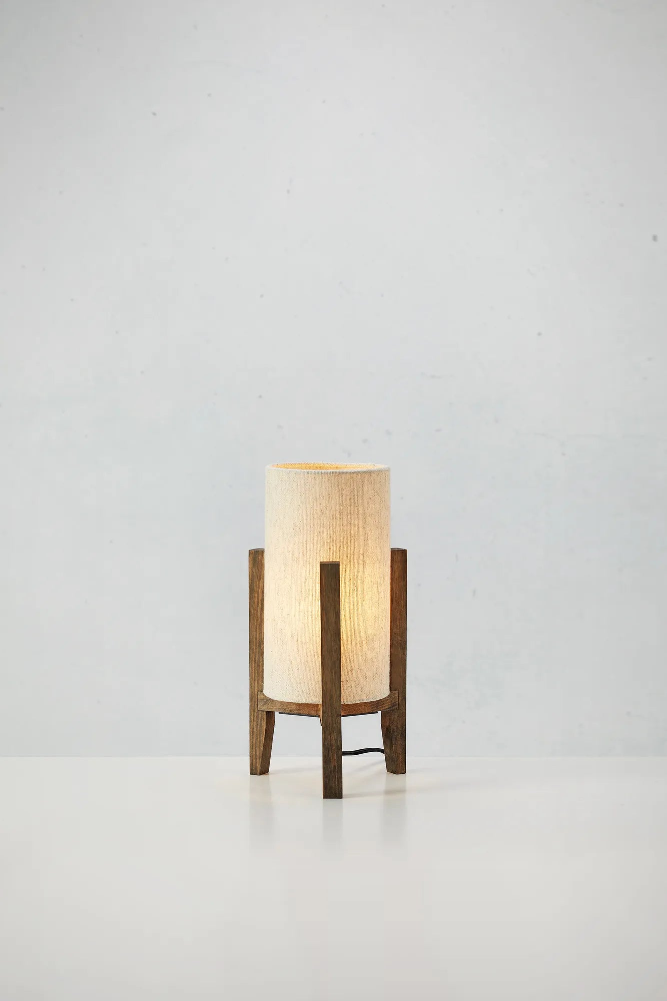 Eruca vit bordslampa 34 cm stilren belysning | Eruca white table lamp | Eruca weiß Tischlampe minimalistische Beleuchtung