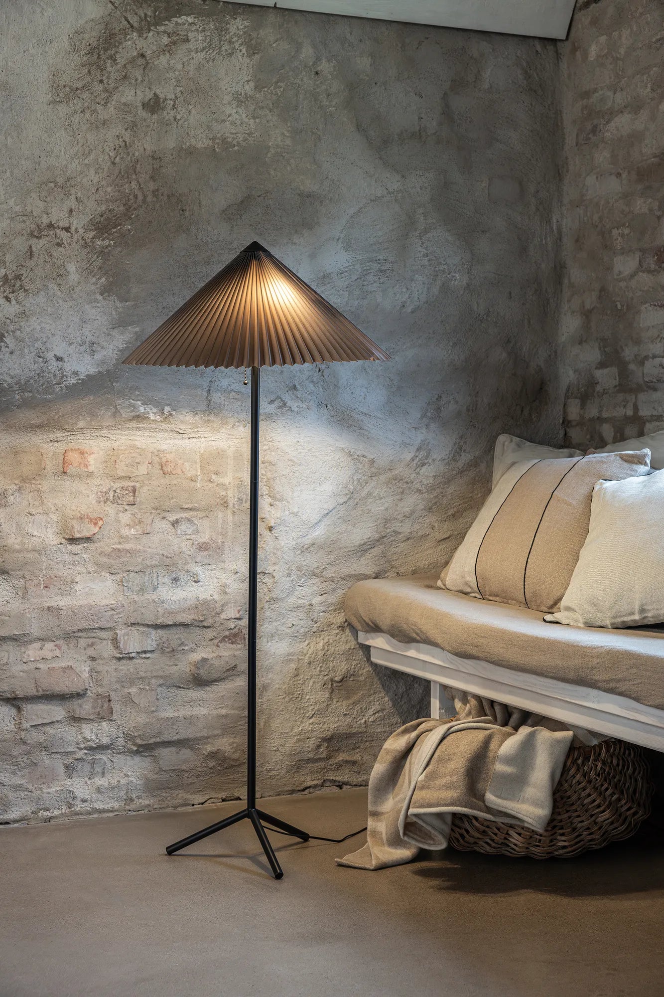 Plisado grå golvlampa belysning | Plisado grey floor lamp | Plisado grau Stehlampe